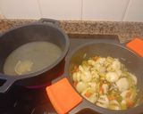 Foto del paso 2 de la receta: Estofado de patatas con calamares