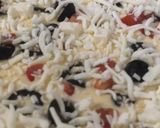 صورة لخطوة 2 من وصفة البيتزا السايله 😋😋 من صديقتي