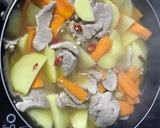 Hình bước làm 4 của món Thịt heo xào khoai tây, carot và nấm bào ngư