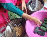Foto langkah ke 5 dari resep Lontong Oncom Mudah 🍙.