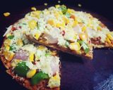 हेल्दी व्हिट बेस पिझ्झा (Healthy wheat pizza recipe in marathi) रेसिपी स्टेप 6 फोटो 