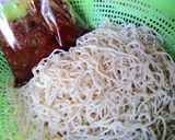 รูปขั้นตอนการทำที่ 3 ของ บะหมี่แห้งหมูแดงพริกเผาหมู