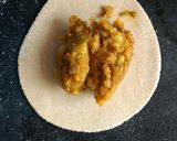 A picture of step 3 of Aloo paratha.