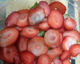 Foto del paso 2 de la receta: Ensalada de fresa y manzana