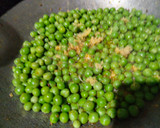 A picture of step 1 of Matar masala.