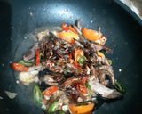 Foto langkah ke 3 dari resep Pindang Tongkol Kuah Kecap Pedas.