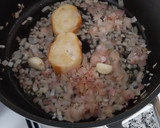 Foto del paso 2 de la receta: Habas y sepia estofadas con salsa de avellanas