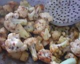 A picture of step 6 of Punjabi style dry aloo gobi.