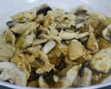 Foto del paso 11 de la receta: Filetes de pollo agridulces con manzana y champiñones