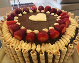 Foto del paso 10 de la receta: Torta cumpleaños súper fácil de chocolate, frutillas y chantillí