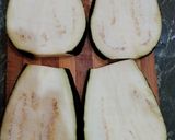 Foto del passaggio 1 della ricetta The Green & Golden Meat-Lovers Eggplant Stack
