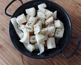 Foto del paso 2 de la receta: Huevos rotos con provolone y sobrasada al chimichurri