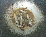 Foto langkah ke 1 dari resep Sambal Ikan Asin Tomat Hijau.