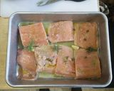 Foto del paso 2 de la receta: Salmon Horneado al Ajillo-Romero-Cilantro