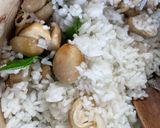 รูปขั้นตอนการทำที่ 2 ของ ข้าวผัดต้มยำเห็ดฟางไข่โอมุ😅🍄🫚🌶️