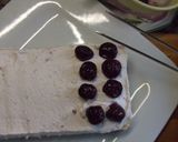 Foto del paso 1 de la receta: Bizcocho tierno con cerezas en ginebra y miel