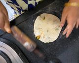 A picture of step 4 of Aloo methi paratha.