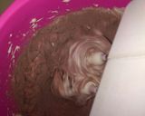 Foto langkah ke 3 dari resep Brownies kukus lapis keju.