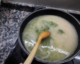 Foto del paso 7 de la receta: Filetes de merluza, patatas y guisantes en salsa verde