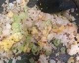 Foto langkah ke 6 dari resep Nasi Goreng Hongkong.