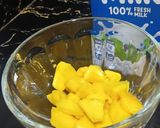 Foto langkah ke 2 dari resep Ice Mango milk cocopandan.