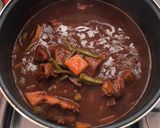 Foto del paso 4 de la receta: Costillas de cerdo en adobo con 🥔 y nopales