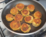 Foto del passaggio 4 della ricetta Polpette di zucchine e robiola