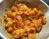 A picture of step 4 of Maharashtrian aamti bhat batatyachya kachrya.