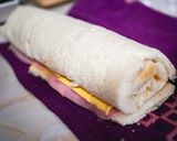 Foto del paso 5 de la receta: Niño envuelto de jamón y queso amarillo