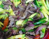 Foto del paso 2 de la receta: Salteado de vegetales con carne