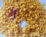 A picture of step 5 of Moong dal namkeen.