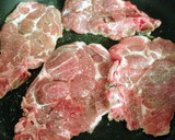 Foto del paso 3 de la receta: Chuletas y lomo a la plancha con patatas fritas