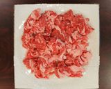 A picture of step 4 of Japanese meat and potato stew or Nikujaga (肉じゃが).
