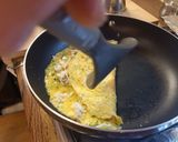 Foto del paso 7 de la receta: Tortilla de calabacín y queso de cabra