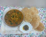 A picture of step 8 of Kabuli chana with poory achar.