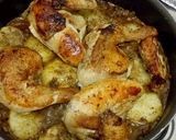 صورة لخطوة 4 من وصفة صينيه الفراخ 🐓🐔 بالبصل المكرمل والبطاطس