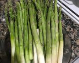 Foto del paso 1 de la receta: Bifes con espárragos al ajo