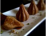 A picture of step 9 of Nolen Gur er jolbhara sandesh (date palm jaggery sandesh).