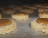 Foto del paso 8 de la receta: 🍘 Galletitas pepas de avena, coco y dulce de leche 🍘