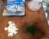 Foto del paso 1 de la receta: Gulas con gambas al ajillo