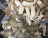 รูปขั้นตอนการทำที่ 6 ของ ต้มยำไก่ใส่เห็ดนางฟ้า น้ำใส