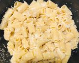 A picture of step 1 of Cheesy Rigtoni Pie.
