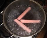 Foto del paso 1 de la receta: Salchichas enrolladas en jamón y queso con puré con manteca