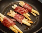 Une image de l'étape 4 de Fricassée d'asperges au jambon cru et parmesan.