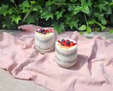 Foto del paso 9 de la receta: 🫙🫐🍓Chía overnight pudding con avena, yogur, coco, fruta fresca y mantequilla de maní🍓🫐🫙