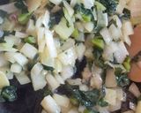 Foto del paso 2 de la receta: Arroz integral vegano con kale y cebolla
