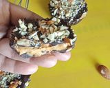 A picture of step 4 of Peanut choco cups.
