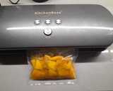 Foto del paso 1 de la receta: Rodaballo con aceite de perejil y cebollino con coolie de mango