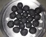 કાળા તલની લાડુડી (Black Til Ladu Recipe In Gujarati) રેસીપી સ્ટેપ3ફોટો