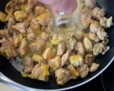 Foto del paso 3 de la receta: Pollo con salsa de soja y azúcar